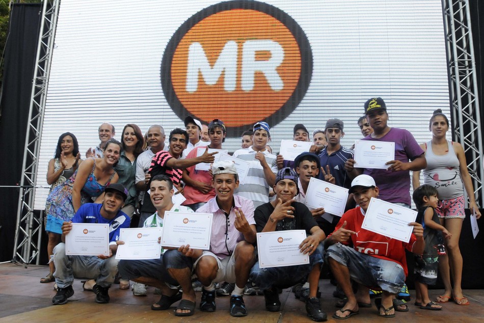 1477 | Entregan certificados a 320 jóvenes que se capacitaron en oficios -