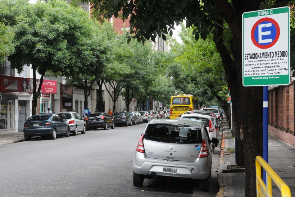 21066 | Autorizan el estacionamiento en algunas calles del microcentro para las fiestas - Dir. Gral. de Comunicación Social (Silvio Moriconi - archivo)