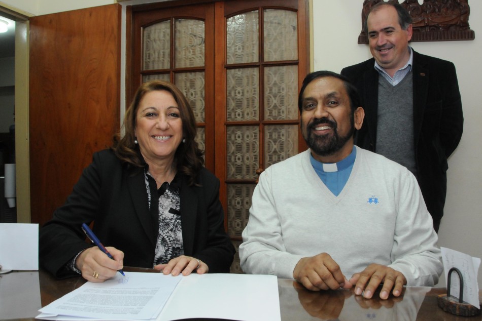 32699 | Firma de convenio Parquefield Padre Ignacio - Dir. Gral. de Comunicación Social (Silvio Moriconi)
