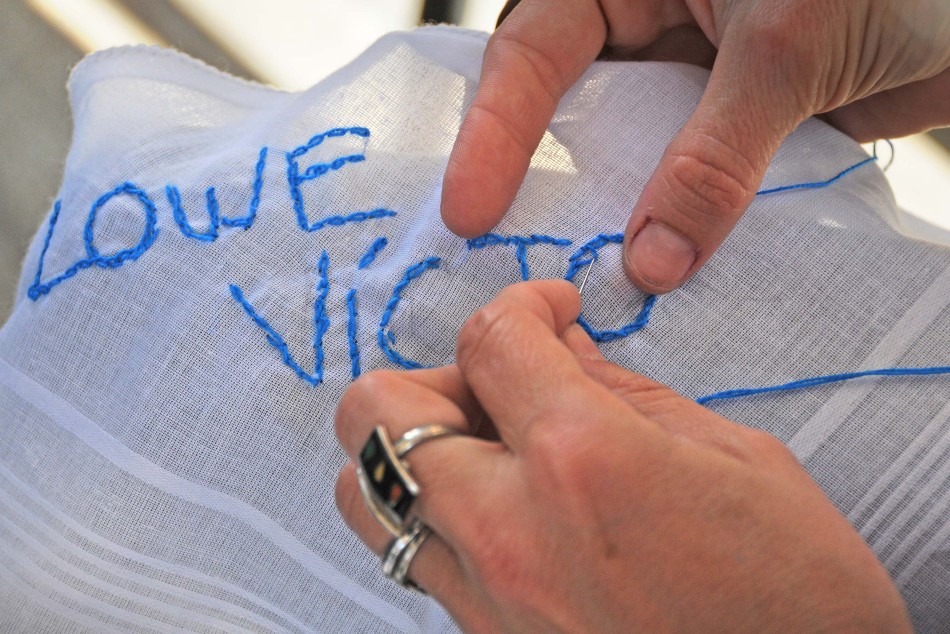 40924 | Manos que Bordan Memoria  - Dir. Gral. de Comunicación Social (Marcelo Beltrame)