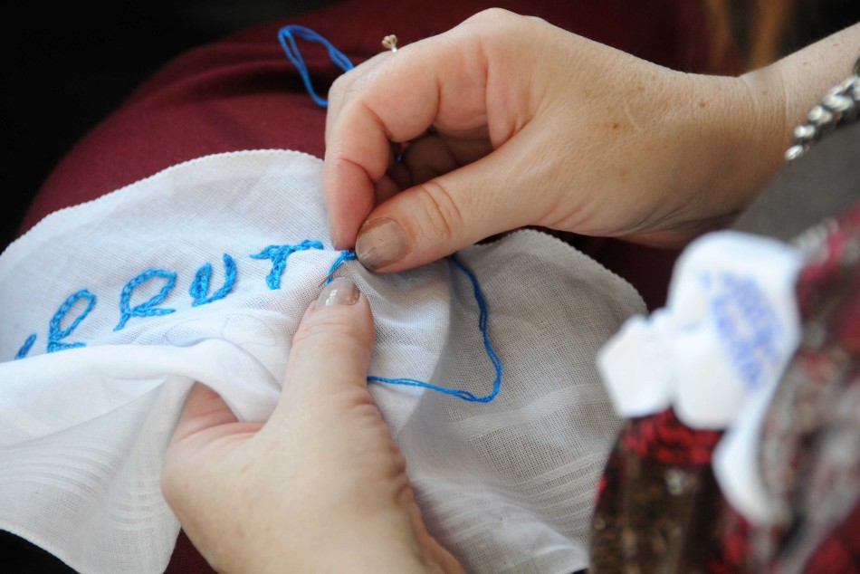 40930 | Manos que Bordan Memoria  - Dir. Gral. de Comunicación Social (Marcelo Beltrame)