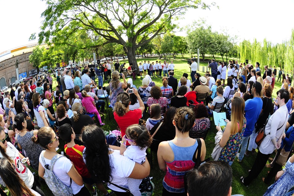 48974 | Plantación de árboles en el bosque de la Memoria (2016) - Franco Trovato Fuoco / Dir Gral de Comunicación Social.