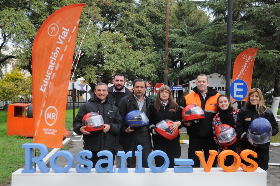 56531 | Entrega de cascos - Dir. Gral. de Comunicación Social (Silvio Moriconi)