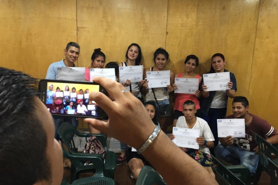 68127 | Jóvenes recibieron su certificado del Curso de Introducción al Trabajo - Secretaría de Producción y Desarrollo Local