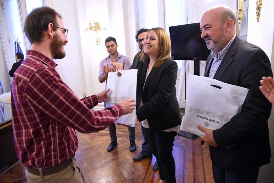 79943 | Entrega Premio Concurso Pintura Macro  - Dir. Gral. de Comunicación Social (Marcelo Beltrame)