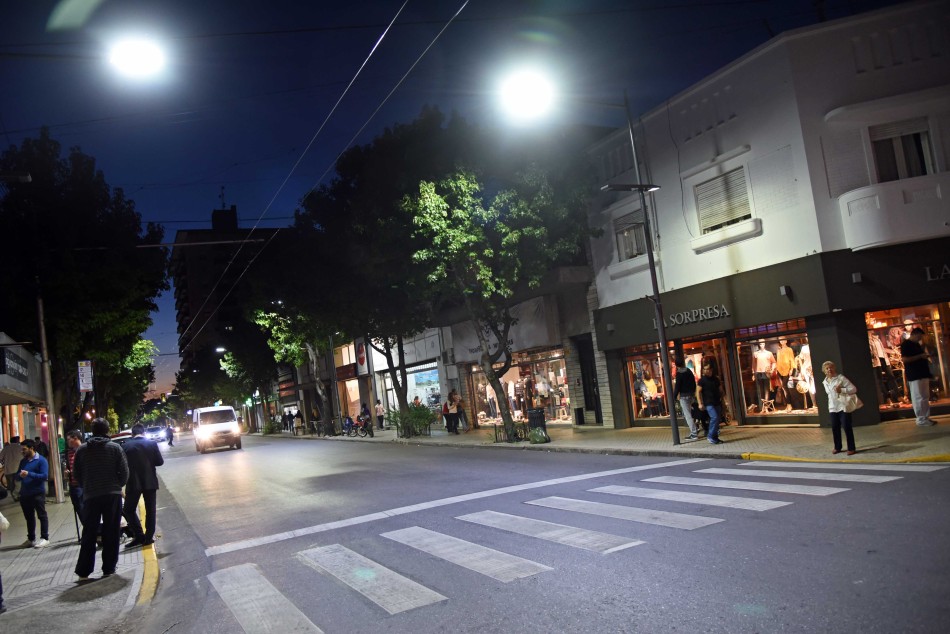 80997 | Centro Comercial de barrio Echesortu  revalorizado y con mejor iluminación - Dir. Gral. de Comunicación Social (Marcelo Beltrame)