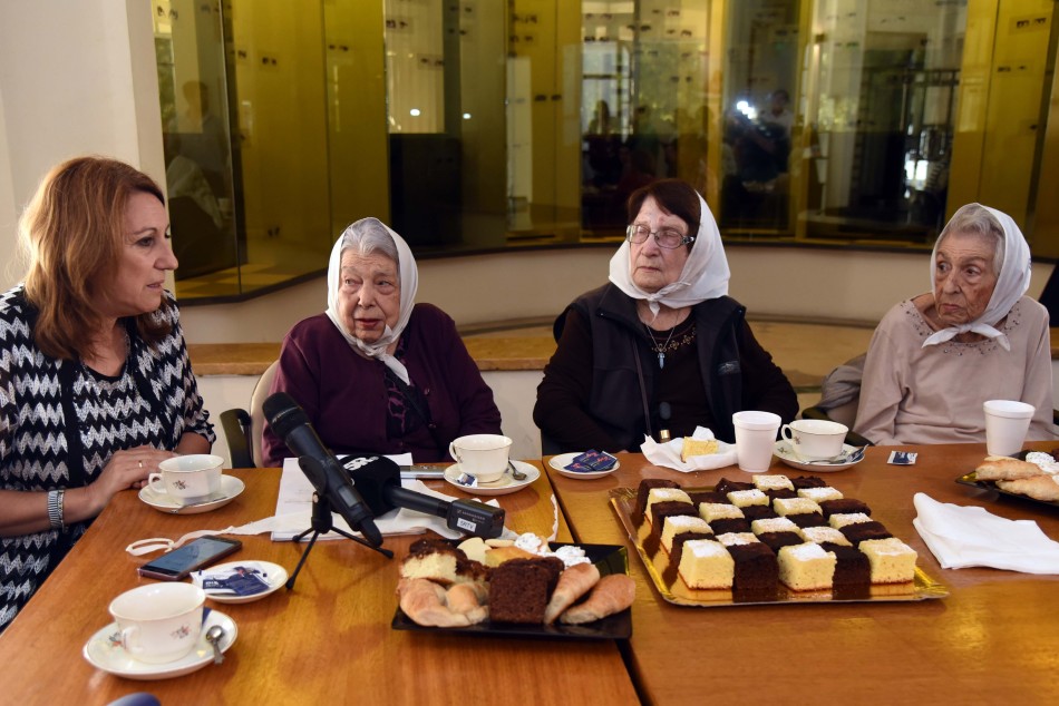 84238 | Homenaje Madres de Plaza de Mayo 40º Aniversario - Dir. Gral. de Comunicación Social (Silvio Moriconi)