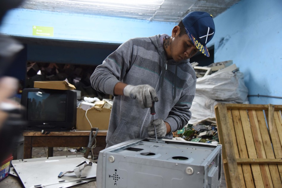 86244 | Recicladores informaticos Molino Blanco - Dir. Gral. de Comunicación Social (Silvio Moriconi)