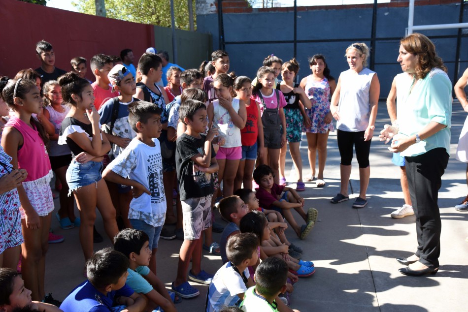 122388 | Fein recorrió el distrito Sudoeste junto a su gabinete social - Dir. Gral. de Comunicación Social (Silvio Moriconi)