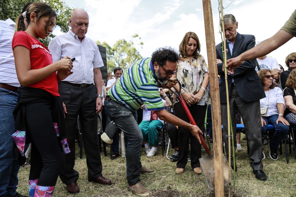 128215 | Se realizó la tradicional plantación de árboles en el Bosque de la Memoria - Sec. de Cultura y Educación (Guillermo Turin Bootello)