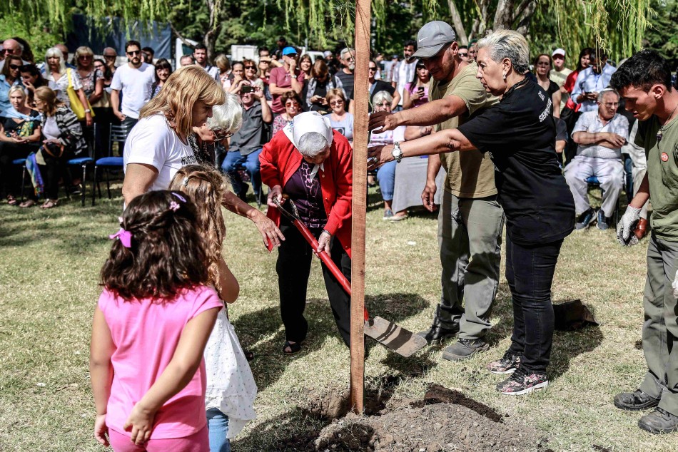 128217 | Se realizó la tradicional plantación de árboles en el Bosque de la Memoria - Sec. de Cultura y Educación (Guillermo Turin Bootello)