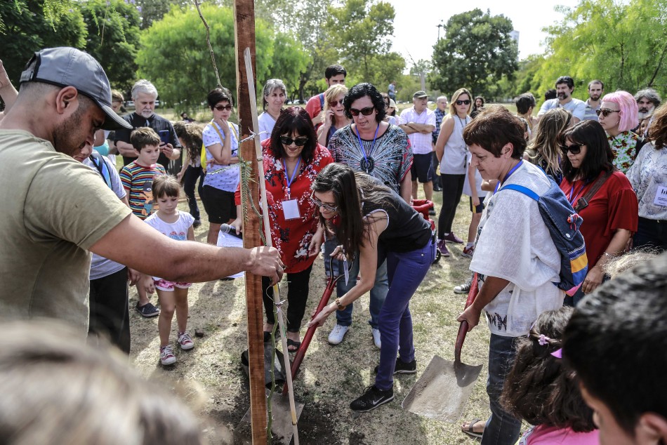 128212 | Se realizó la tradicional plantación de árboles en el Bosque de la Memoria - Sec. de Cultura y Educación (Guillermo Turin Bootello)