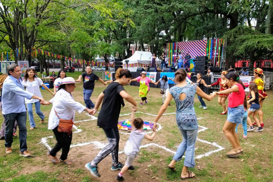 130576 | Los Pueblos Originarios festejaron con música, danzas y comidas típicas - Municipalidad de Rosario