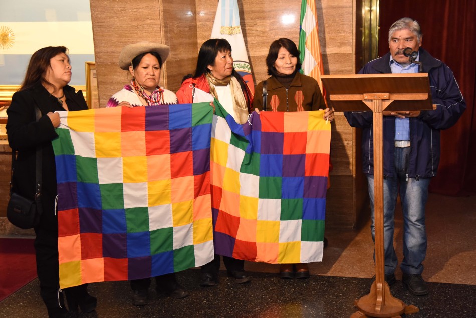 164264 | Ingreso Bandera de Pueblos Originarios a Sala de las Banderas  - Subsecretaría de Comunicación Social (Silvio Moriconi)