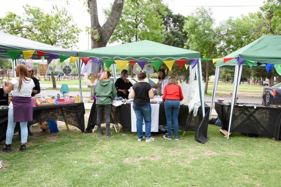 165829 | Se inauguró una nueva Feria Cooperativa en el parque Yrigoyen -