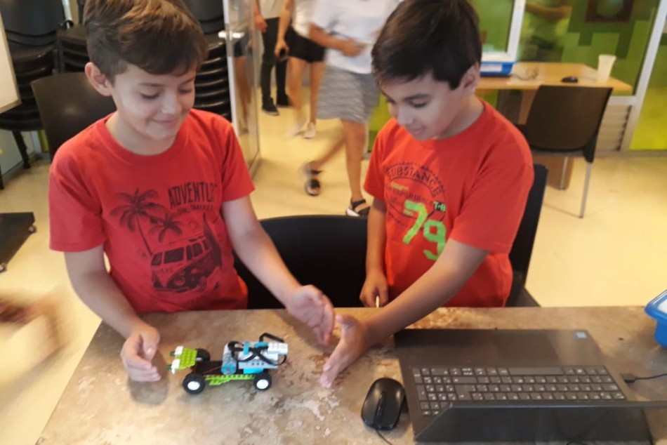 245729 | Arrancaron los talleres de robótica y videojuego de verano con más de 200 inscriptos - Secretaría de Modernización y Cercanía