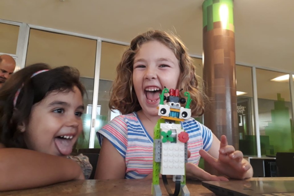 245727 | Arrancaron los talleres de robótica y videojuego de verano con más de 200 inscriptos - Secretaría de Modernización y Cercanía