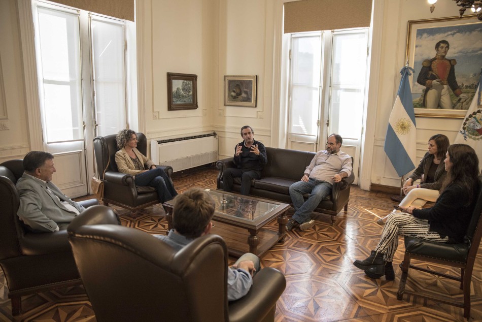 254980 | Fotos firma convenio Municipalidad y Fundación del Gran Rosario en Palacio Municipal - Sec. de Cultura y Educación (Guillermo Turin Bootello)