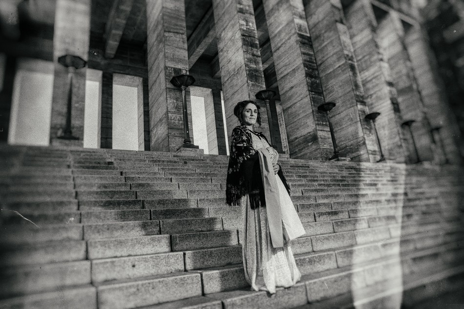 262864 | La actriz rosarina Elizabeth Cunsolo personifica a Catalina para este 20 de Junio - Municipalidad de Rosario