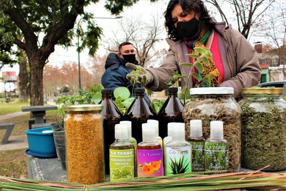 264669 | María del Carmen Albarenque, Huerta Comunitaria Estación Rosario Oeste - Mariana Terrile (Sec. Modernización y Cercanía)