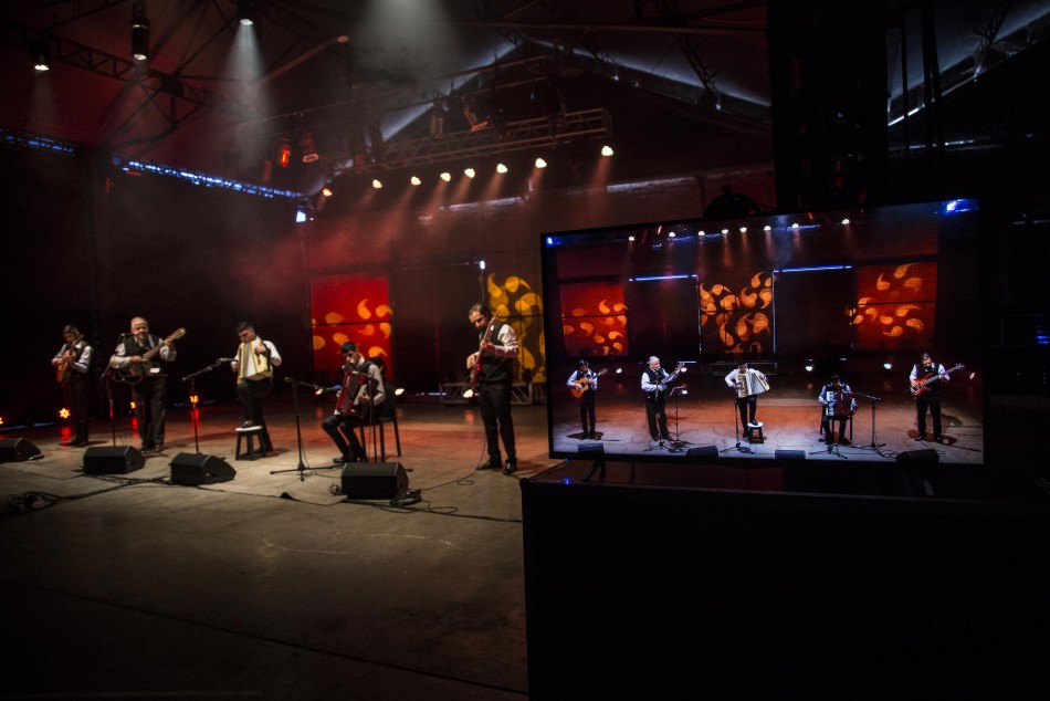 274580 | Fotos Escenario Local en Galpón de la Música - La fruta madre y Tomás Puntano - Sec. de Cultura y Educación (Guillermo Turin Bootello)