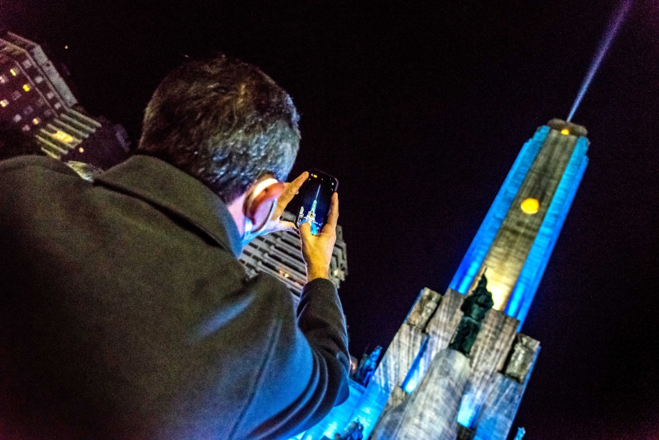 311453 | Iluminación especial Monumento a la Bandera 20 de Junio de 2021 - Subsecretaría de Comunicación Social (Marcelo Beltrame)