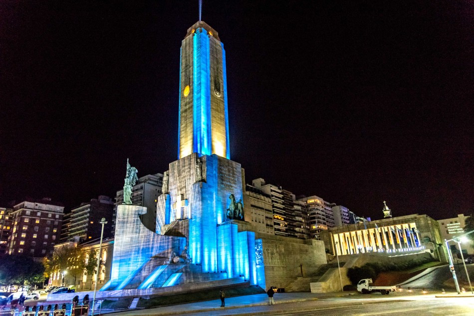 311457 | Iluminación especial Monumento a la Bandera 20 de Junio de 2021 - Subsecretaría de Comunicación Social (Marcelo Beltrame)