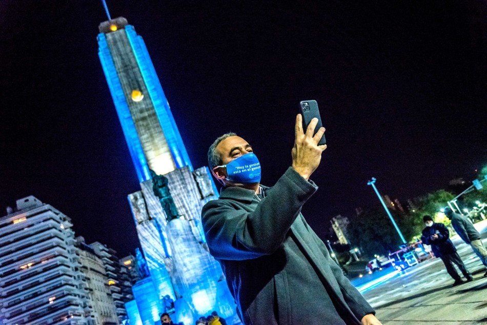 311459 | Iluminación especial Monumento a la Bandera 20 de Junio de 2021 - Subsecretaría de Comunicación Social (Marcelo Beltrame)