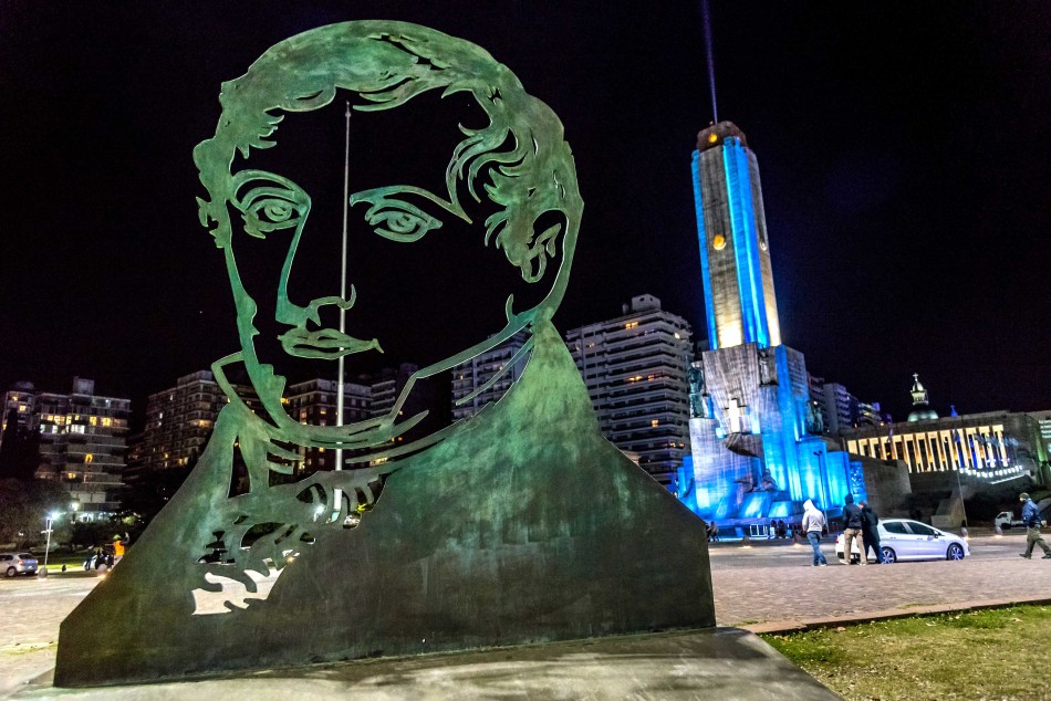 311463 | Iluminación especial Monumento a la Bandera 20 de Junio de 2021 - Subsecretaría de Comunicación Social (Marcelo Beltrame)