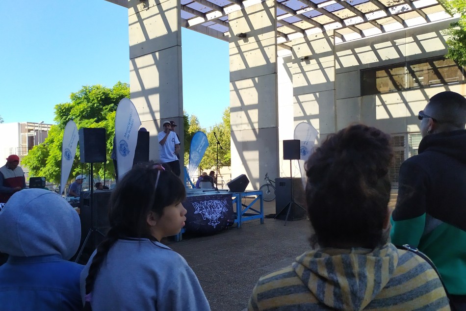 354456 | Distrito Oeste: Hip hop por la paz y la democracia -