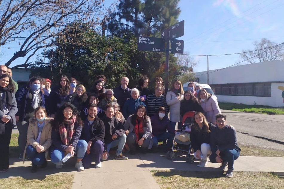374198 | Se inauguró la señalética de las calles con nombres de mujeres que cambiaron la historia en barri -