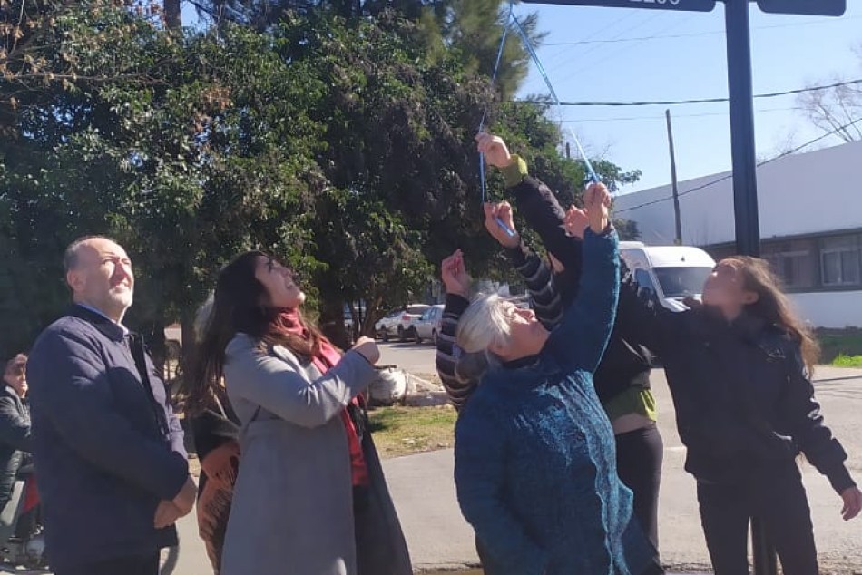 374199 | Se inauguró la señalética de las calles con nombres de mujeres que cambiaron la historia en barri -