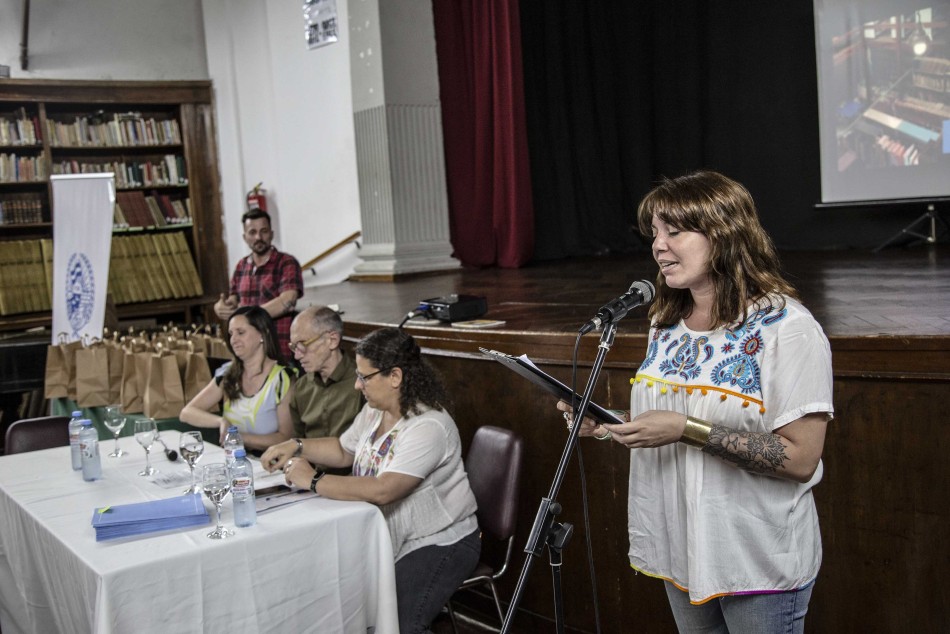 385265 | Entrega subsidios a Bibliotecas Populares en Biblioteca Popular y Escuela de la Asociación de - Sec. de Cultura y Educación (Guillermo Turin Bootello)
