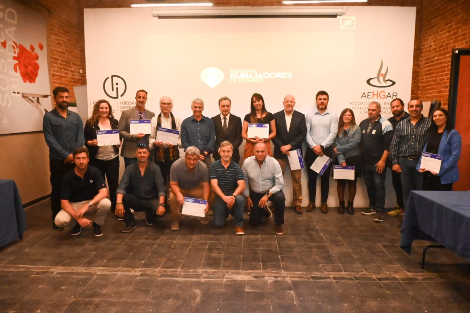 390481 | Embajadores deportivos con sus diplomas - Guillermo Buelga