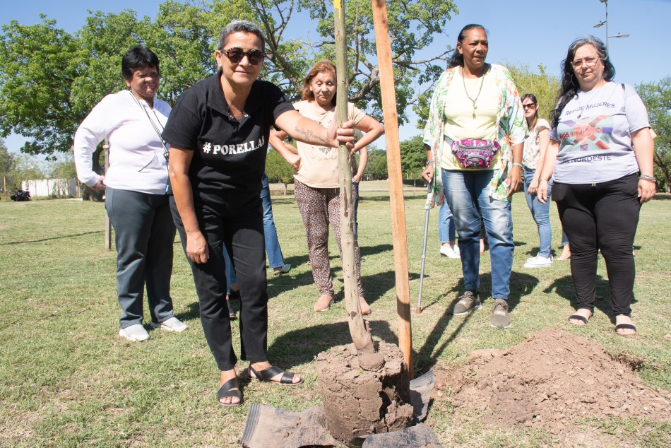393697 | El marco del Día Internacional de la Eliminación la Violencia contra las Mujeres se sumaron nuevos - Florencia Carrera