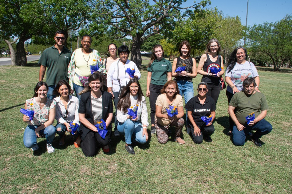 393699 | El marco del Día Internacional de la Eliminación la Violencia contra las Mujeres se sumaron nuevos - Florencia Carrera