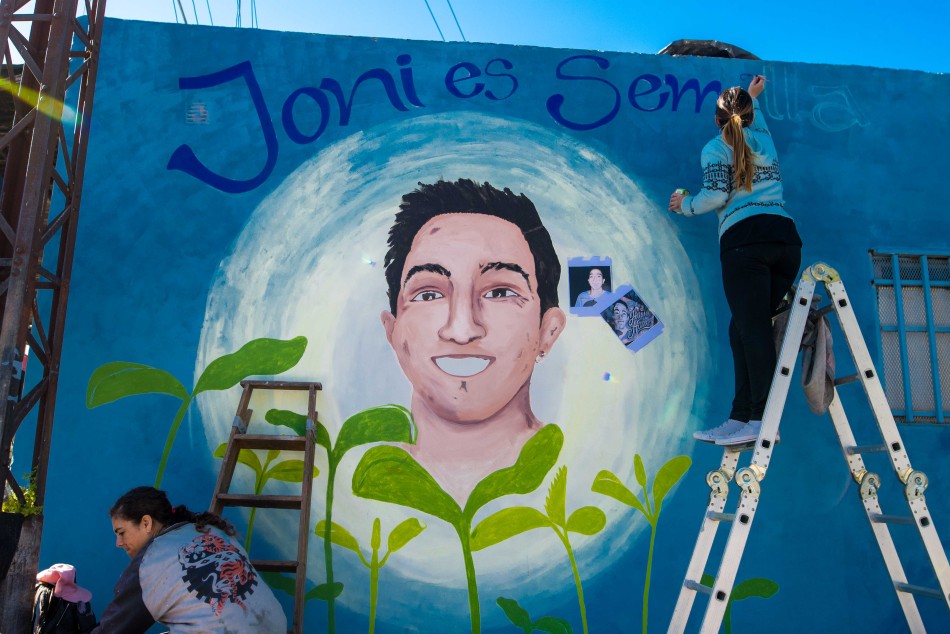 399522 | Mural en homenaje a Jonatan Herrera en su casa de barrio Tablada. - Julia Oubiña
