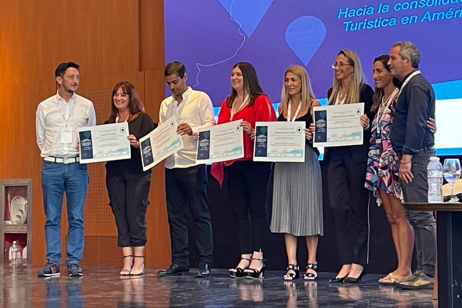 410687 | La subsecretaria de Turismo, Alejandra Mattheus, recibe la mención a Rosario por su innovación tur - Ente Turístico Rosario