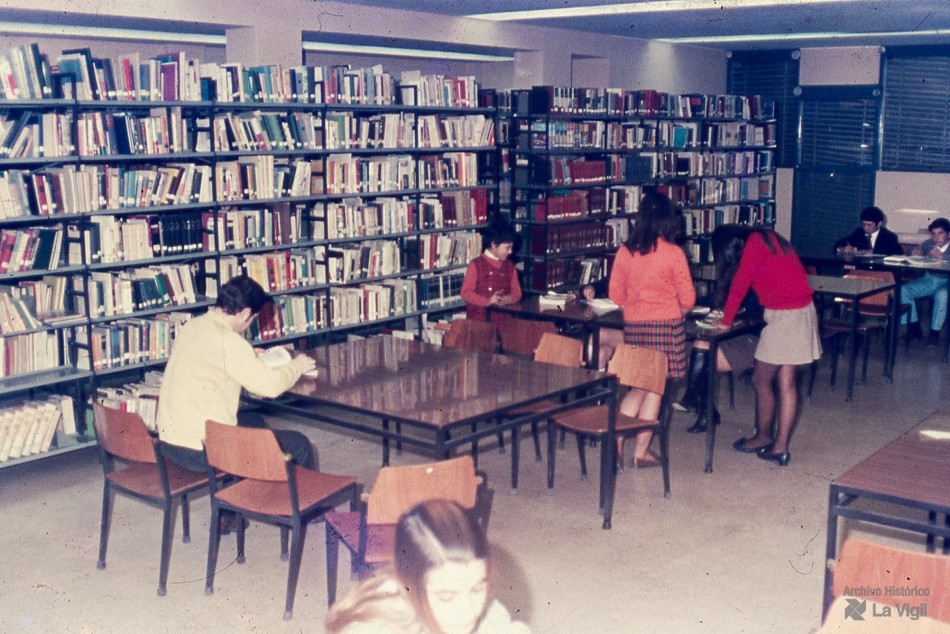 429613 | Sala de lectura de la Biblioteca Vigil. - Archivo Histórico La Vigil