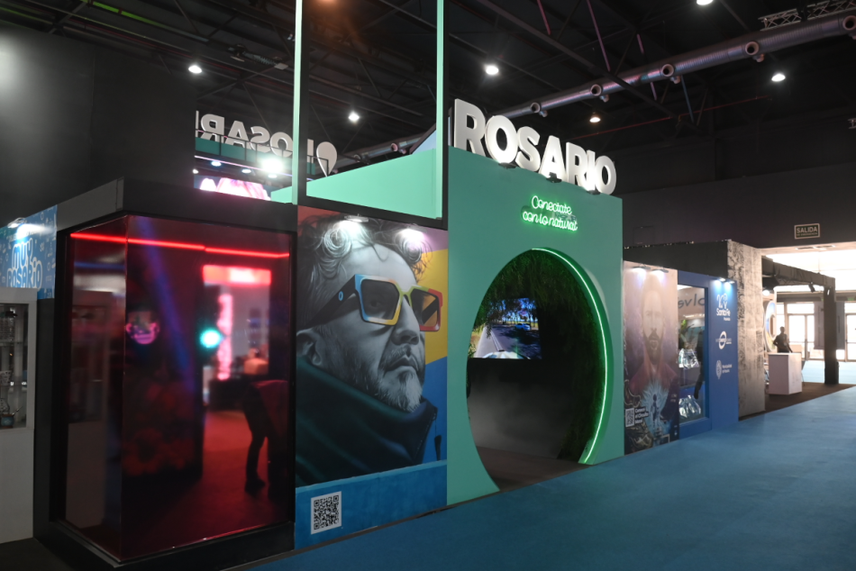 451106 | Un stand con íconos rosarinos - Guillermo Buelga