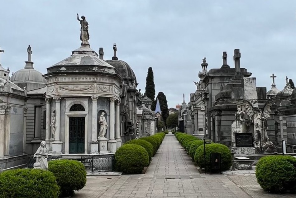488954 | El municipio invita a participar de una visita guiada al cementerio El Salvador - Secretaría de Ambiente y Espacio Público (Juan Pablo Allegue)