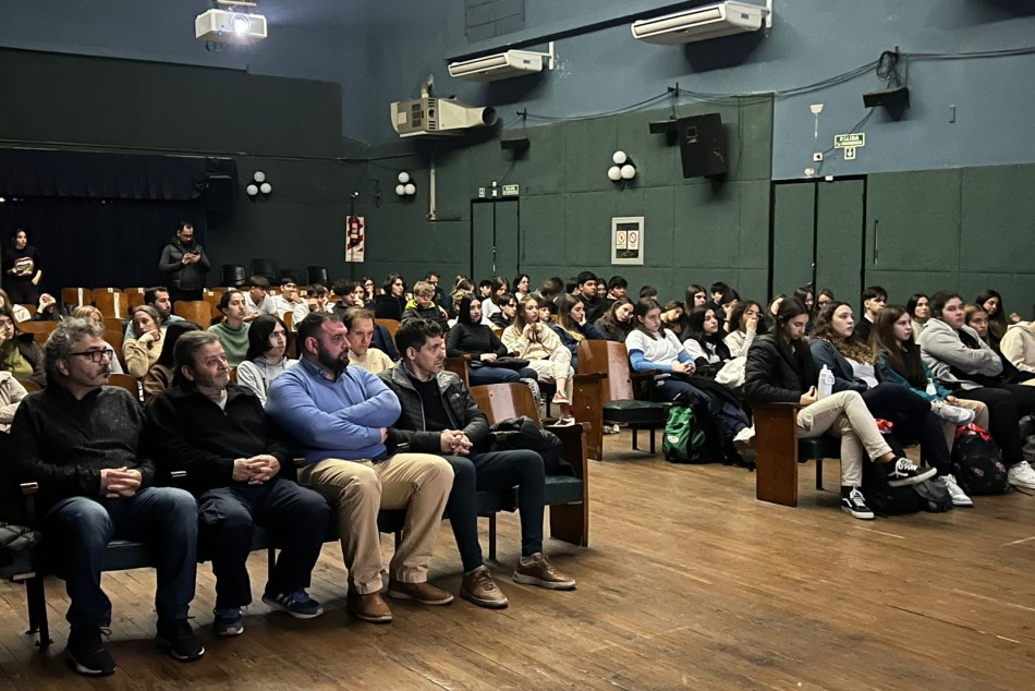 497596 | El Cine Lumiere reunió a gran cantidad de estudiantes - Secretaría de Control y Convivencia