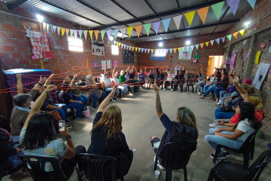 533463 | Más de 30 mujeres participaron del último encuentro formativo en Barrio Ludueña. - Débora Froucine