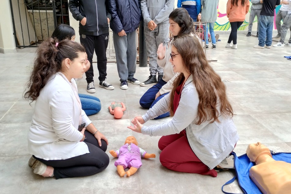 546562 | Capacitación en RCP en instituciones educativas y espacios públicos -