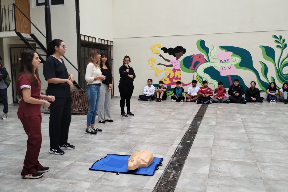 546563 | Capacitación en RCP en instituciones educativas y espacios públicos -