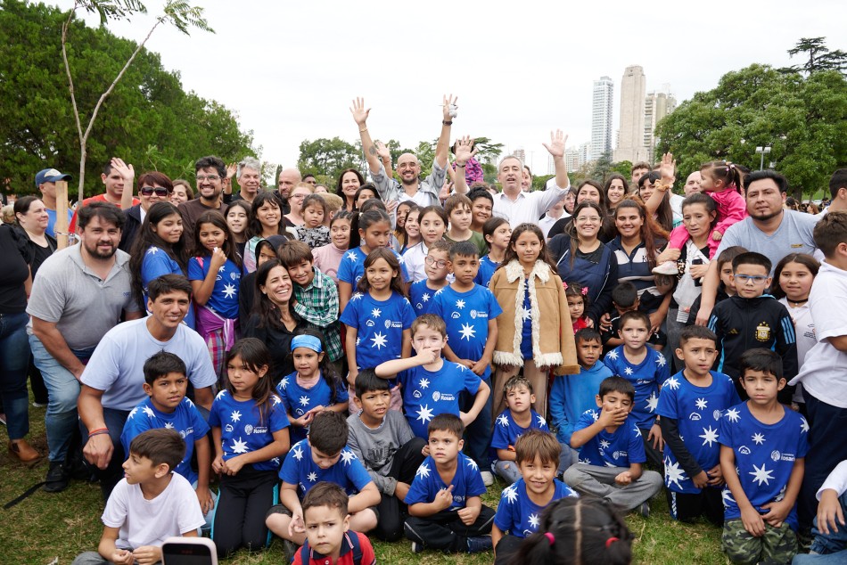 576058 | Plantacion de árboles con Abel Pintos - Subsecretaría de Comunicación Social (Daniel Cuart)