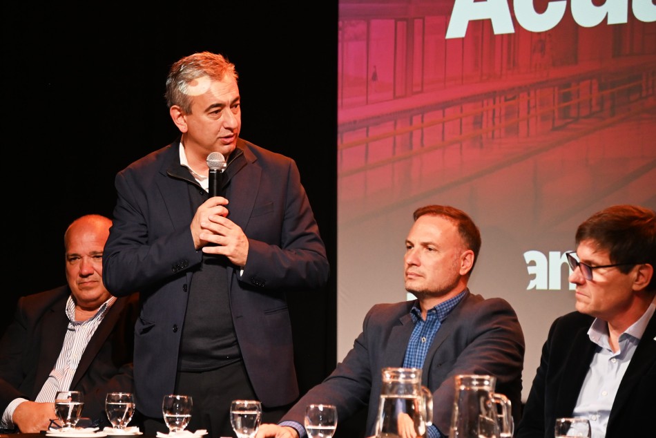 578291 | Apertura sobres licitacion Centro Acuático - Subsecretaría de Comunicación Social (Daniel Cuart)