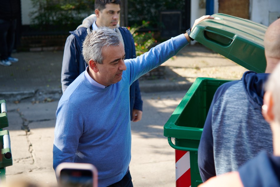 578637 | Presentación Nuevos contenedores en barrio Azcuénaga - Subsecretaría de Comunicación Social (Daniel Cuart)