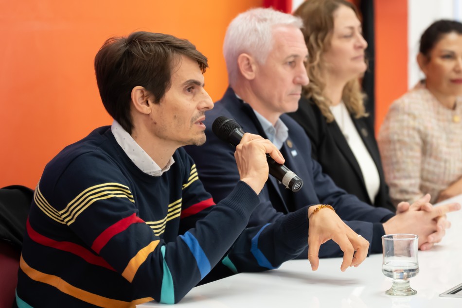 579701 | Conferencia Dengue - Sec. de Salud Pública (Guillermo Fernández)