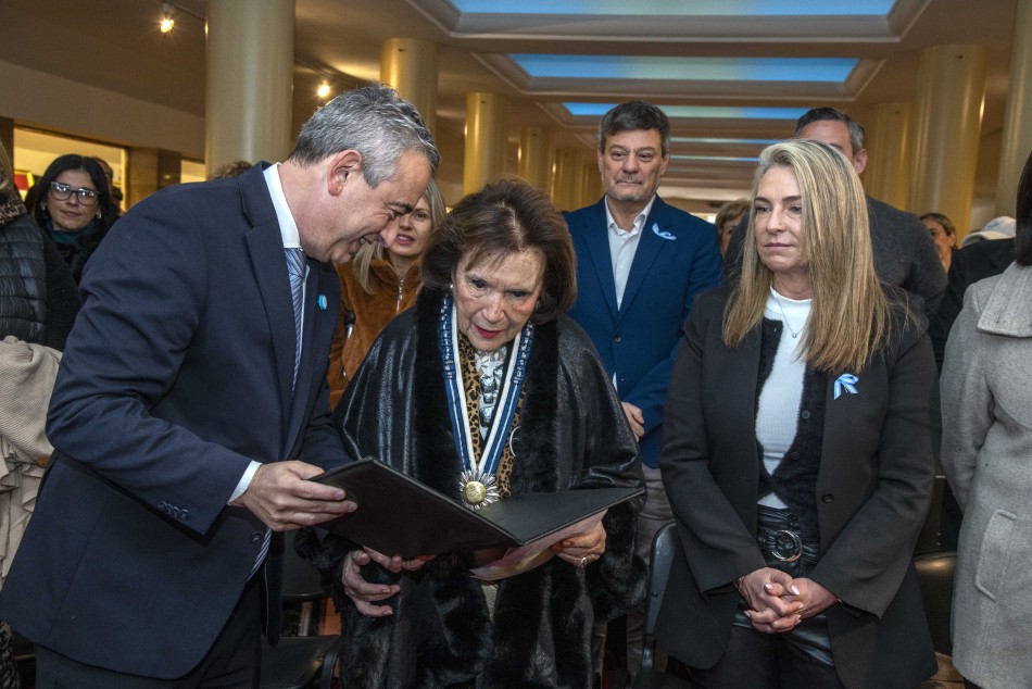 589879 | Entrega Orden del Rosario - Subsecretaría de Comunicación Social (Silvio Moriconi)